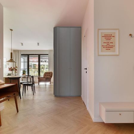 Solidarnosc Three Bedrooms & Garden Apartment グダニスク エクステリア 写真